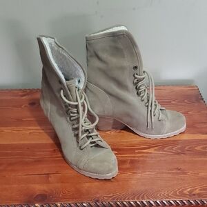 Women’s Lace-Up Suede Fleece Lined Ankle Boots in Taupe Size 5